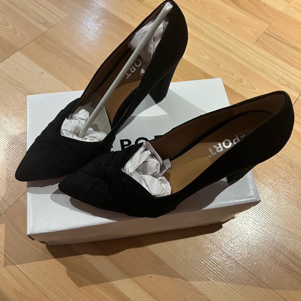 REPORT BLACK PUMPS-BRAND NEW IN BOX AND PACKAGING HIGH HEEL SHOE NEVER WORN